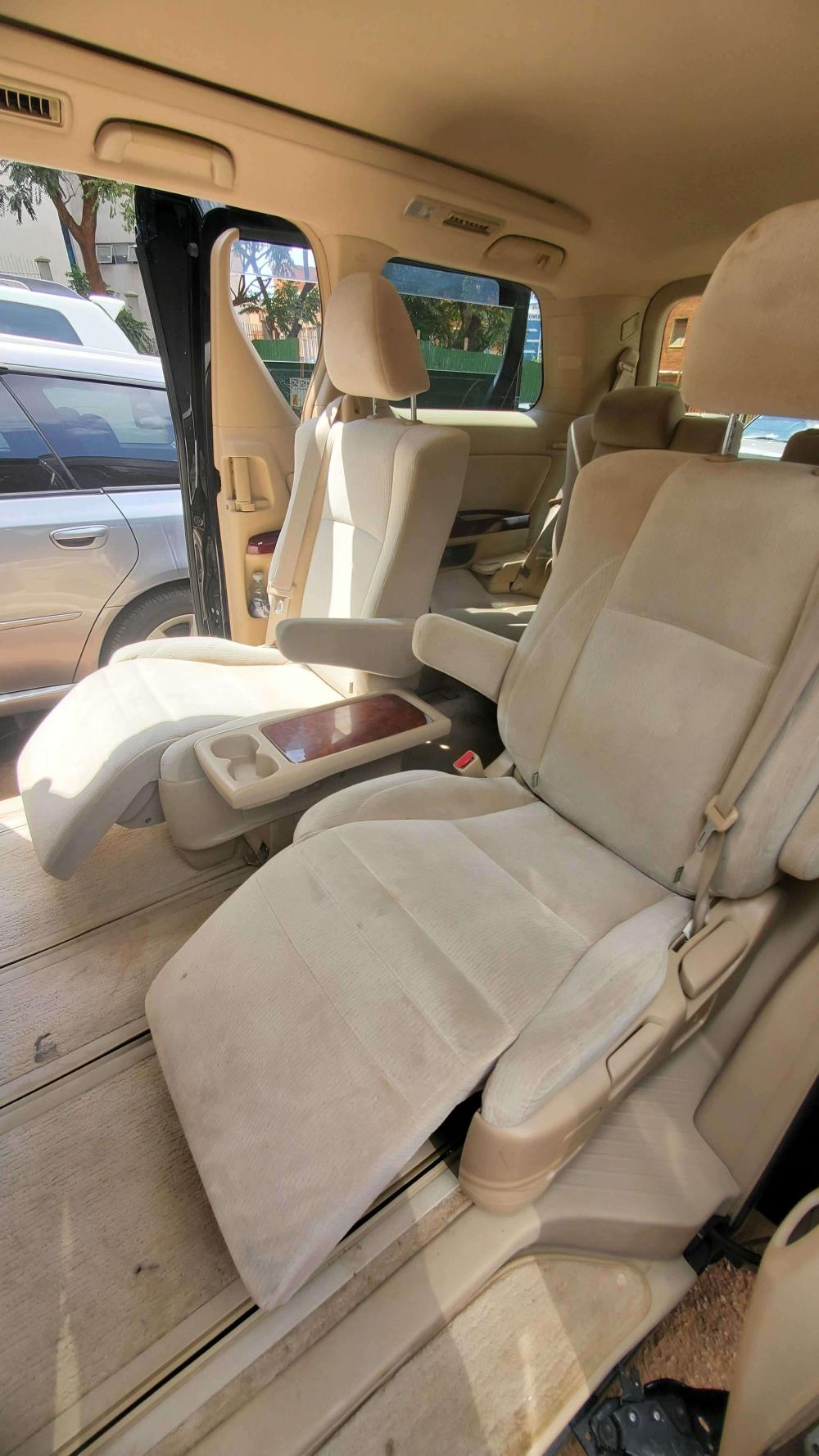 Toyota Alphard 2010 - Image 4