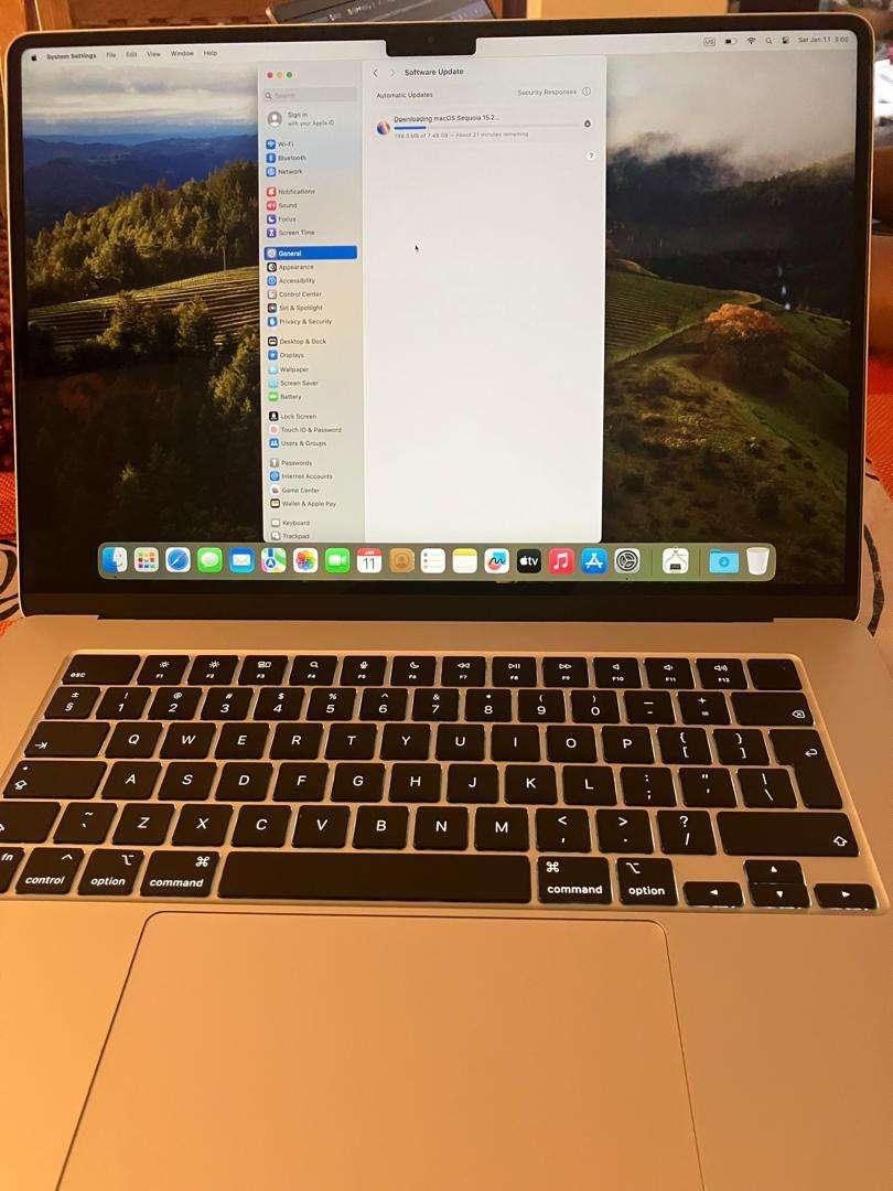 Laptop 15.3" Macbook Air 2023 M2 8BG RAM 256 SSD - Image 1