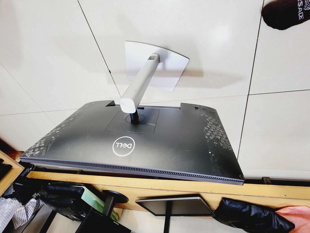 Dell IPS 22 Inch - HDMI, VGA & USB 2.0 - Image 2