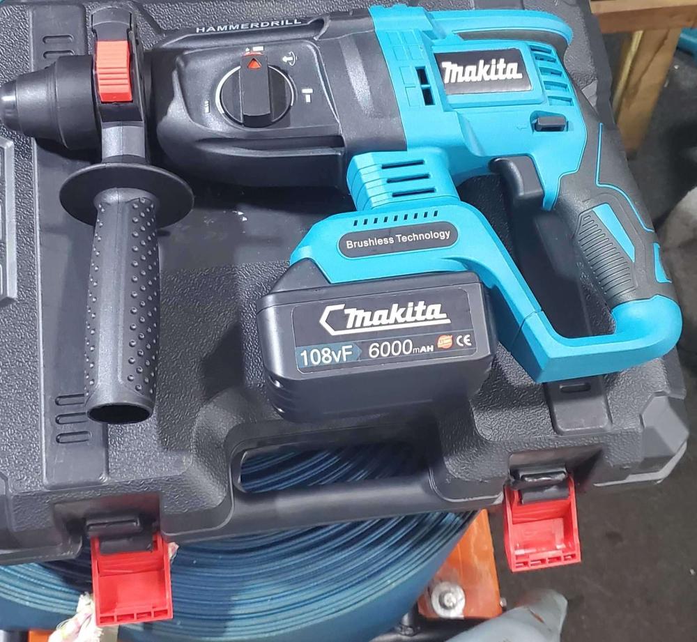 Makita Rechargeable Hammer Drill - Image 2