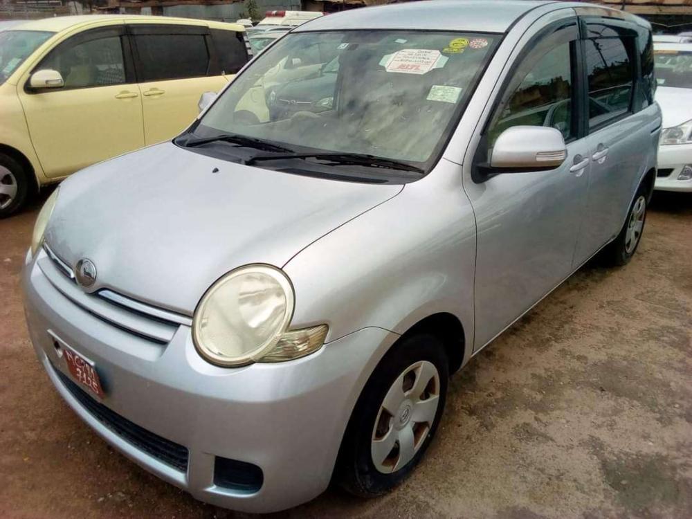 Toyota Sienta 2010 1.5cc - Image 1
