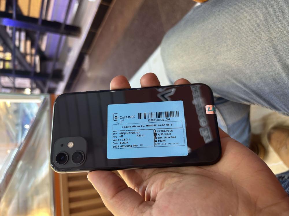 iPhone 11 - 64GB - Image 2