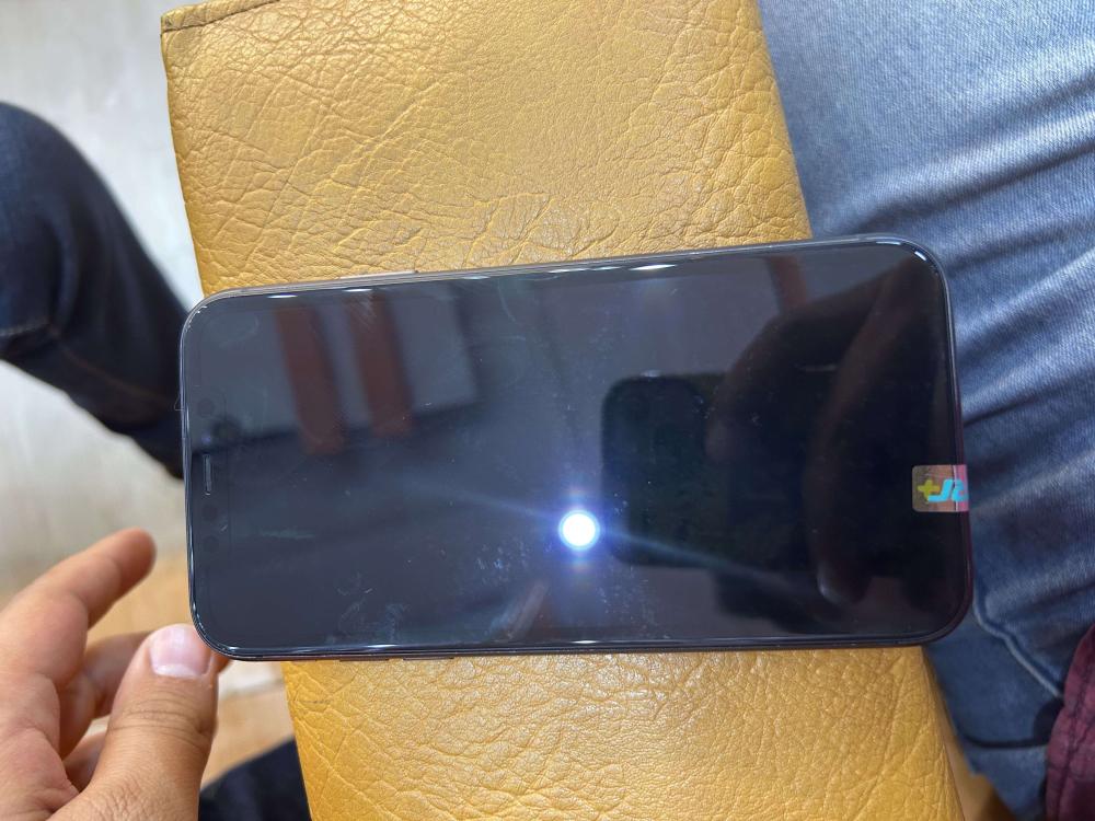 iPhone 11 - 64GB - Image 4