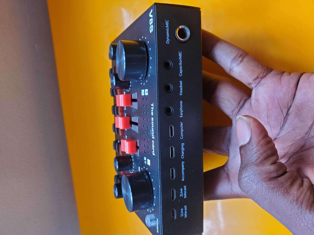V8S Professional Sound Card - Image 3