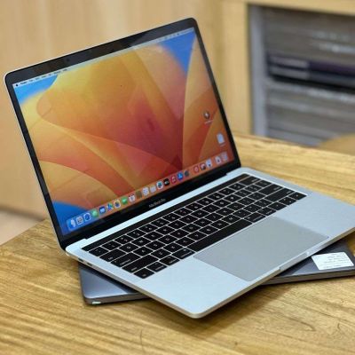 MacBook Air 2019 - i5 8GB RAM, 256GB SSD