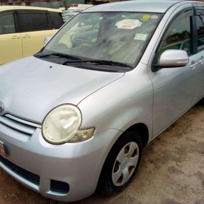 Toyota Sienta 2010 1.5cc