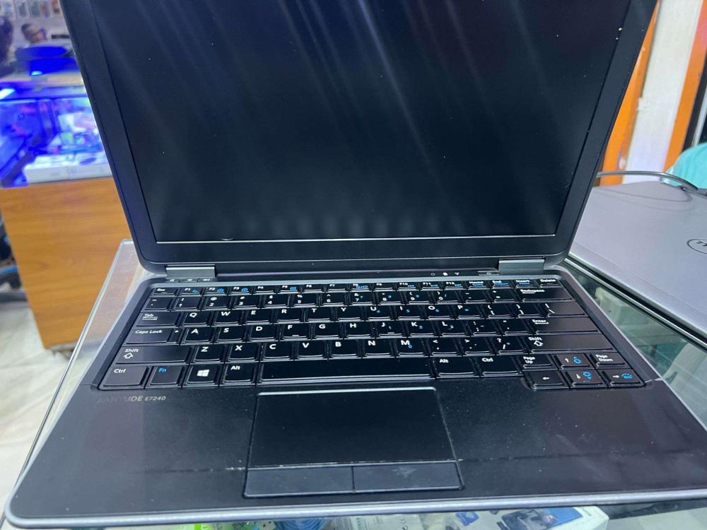 Dell Latitude E7240 - 8GB RAM, 256GB SSD - Image 6