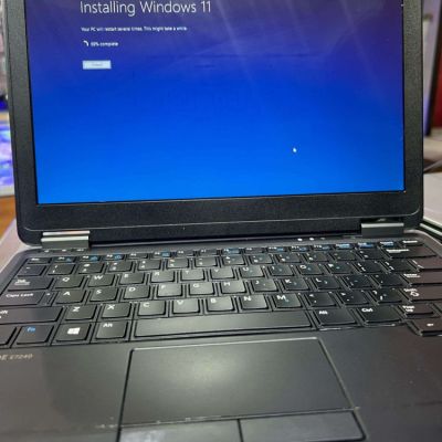 Dell Latitude E7240 - 8GB RAM, 256GB SSD